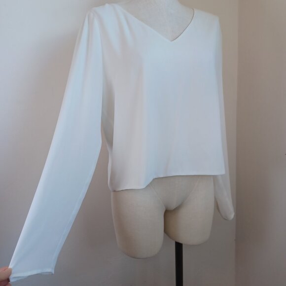 Aritzia Babaton Blouse Murphy White V Neck Cropped Blouse Long Sleeve Womens L - Picture 4 of 15